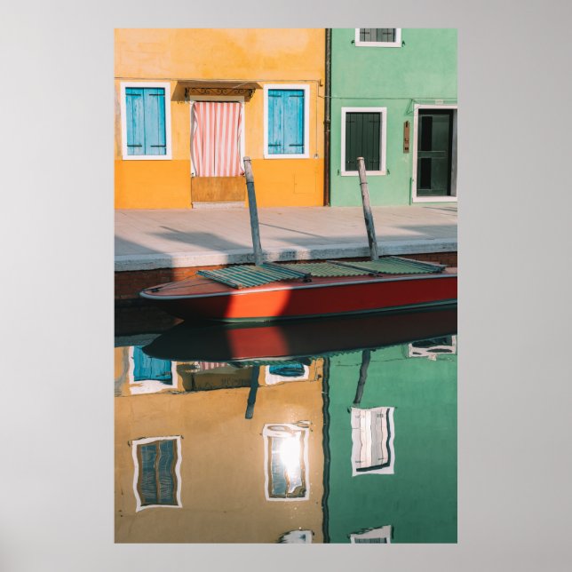 ROTE UND GRÜNE BOOTDOCKING AUF DEM DOCK POSTER (Vorne)