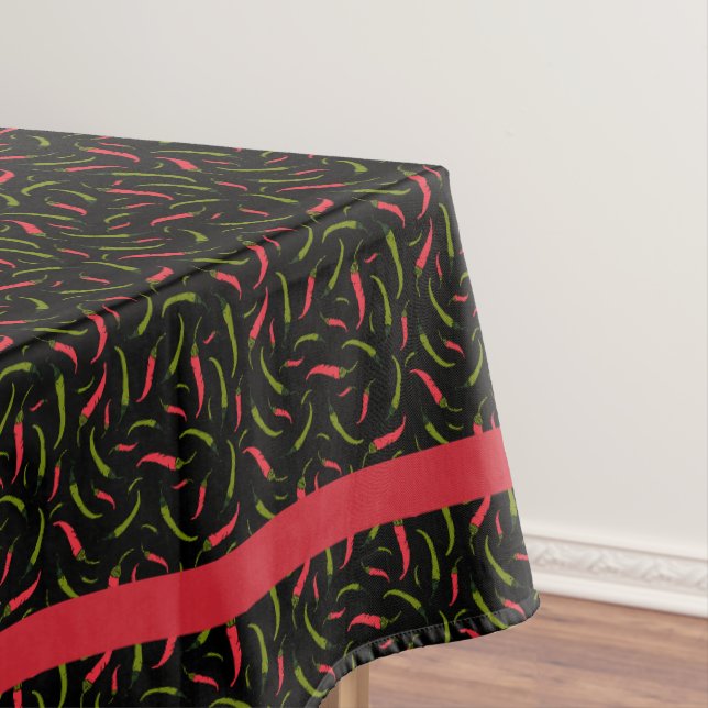 Rote und grüne Chilis auf schwarz-zartem mexikanis Tischdecke (Beispiel)