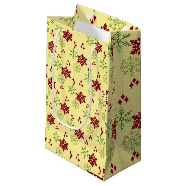Rote und grüne Weihnachtsschneeflocken Kleine Geschenktüte (Vorderseite Schrägansicht)