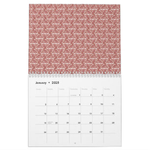 Rote und rosa Textilien auf einem gemusterten Tepp Kalender