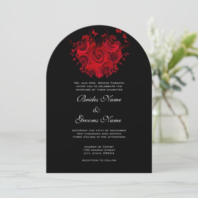Rote und Schwarze Herzen und Rose Butterfly-Hochze Einladung (Stehend Vorderseite)