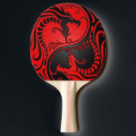 Rote und schwarze Yin Yang Drachen Tischtennis Schläger<br><div class="desc">Dieser atemberaubende yin Yang-Entwurf durch Künstler Jeff, den Bartels zwei kennzeichnet, stylized Stammes- Drachen. Verwickelte Linien und Wirbel verziert beide Seiten dieses traditionellen Symbols, das ein schönes Muster schafft. Die zwei Drachen fließen von der Unterseite des Teardrop und haben ihre Münder weit, die in einer aggressiven Position offen sind. Dieses...</div>