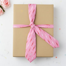 Rote und weiße Bonbons auf rosa