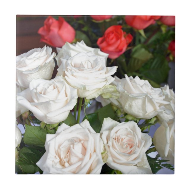Rote und weiße Rose Blumenarrangements Fliese (Vorderseite)