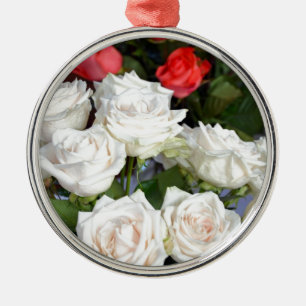 Rote und weiße Rose Blumenarrangements Silbernes Ornament