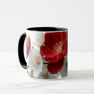 rote und weiße wilde Rosen Tasse