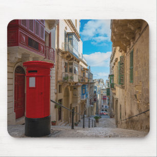 Rote Vintage Postbox in Malta Mousepad
