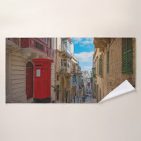 Rote Vintage-Postkiste in Malta