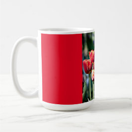 Rote Wecker-Tasse mit roten Tulpen Tasse