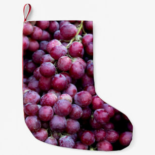 Rote Weintrauben: Lusziger Hintergrund. Kleiner Weihnachtsstrumpf