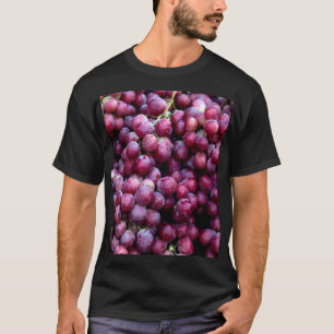 Rote Weintrauben: Lusziger Hintergrund. T-Shirt