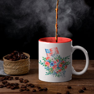 Rote Weiße Und Blaue Blumen Monogramm 4. Juli Zweifarbige Tasse