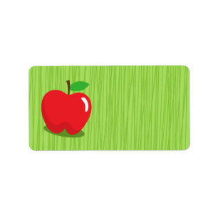Roter Apfel auf grünem Hintergrundfreiem raum Adressaufkleber
