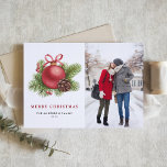 Roter Ball Foto Wasserfarbe Weihnachten<br><div class="desc">Frohe Weihnachten | Senden Sie mit dieser individuell gestaltbaren Weihnachtskarte Urlaubsgrüße an Familie und Freunde. Es ist mit einem festlichen Aquarellverzierung aus rotem Ball mit Winterbeeren, Pineconen und Kiefernnadeln ausgestattet. Personalisieren Sie diese, indem Sie Ihre Daten hinzufügen. Diese Weihnachtskarte für das Foto ist auch in anderen Karton erhältlich. Matching-Elemente sind...</div>