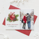 Roter Ball Foto Wasserfarbe Weihnachten<br><div class="desc">Frohe Weihnachten | Senden Sie mit dieser individuell gestaltbaren Weihnachtskarte Urlaubsgrüße an Familie und Freunde. Es ist mit einem festlichen Aquarellverzierung aus rotem Ball mit Winterbeeren, Pineconen und Kiefernnadeln ausgestattet. Personalisieren Sie diese, indem Sie Ihre Daten hinzufügen. Diese Weihnachtskarte für das Foto ist auch in anderen Karton erhältlich. Matching-Elemente sind...</div>