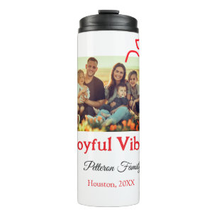 Roter Bogen fröhlich Vibes fügen Familienname Foto Thermosbecher