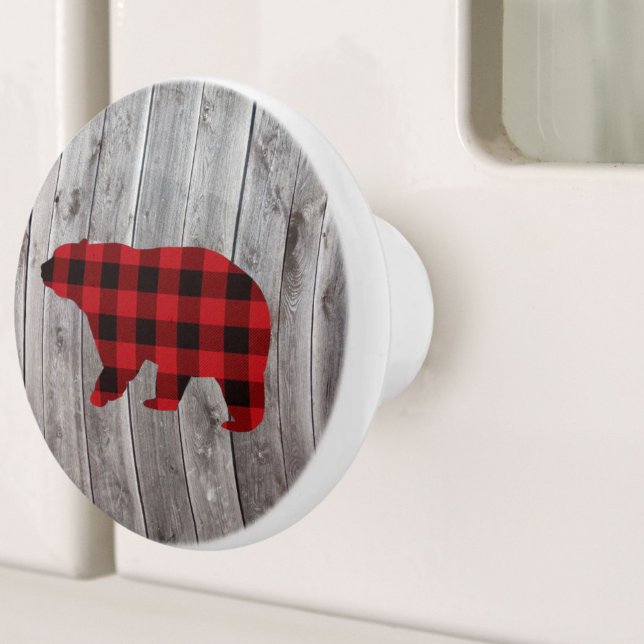 Roter Büffel karierter Bär aus rustikalem Wald Keramikknauf (rustic woodland barn wood red buffalo plaid bear ceramic knob)