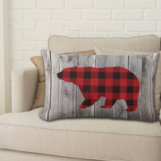 Roter Büffel karierter Bär aus rustikalem Wald Lendenkissen (rustic woodland barn wood red buffalo plaid bear lumbar pillow)