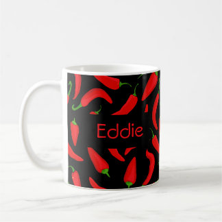 Roter Chili-Paprikaschoten in Schwarz Kaffeetasse