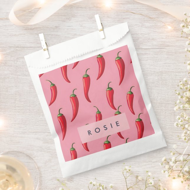 Roter Chili Pepper-Muster auf rosa Hintergrund Geschenktütchen (Ausgeschnitten)