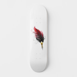 Roter Federhalter mit Goldfeder Skateboard