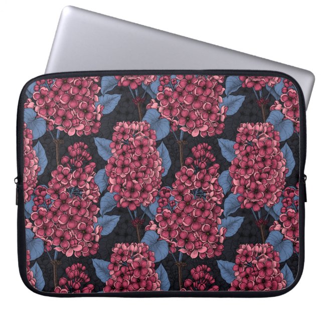 Roter Flieder auf dunkelblau Laptopschutzhülle (Vorderseite)