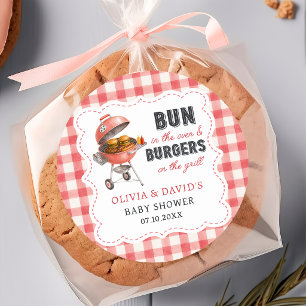 Roter Gingham-Burger-Grill-Baby-Party-Aufkleber  Runder Aufkleber