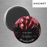 Roter Glitzer-Ballons aus Quinceanera Magnet<br><div class="desc">Für eine elegante Quinceañera,  15. Geburtstagsfeier. Ein schicker schwarzer Hintergrund. Dekoriert mit Rose vergoldeten Imitaten Glitzer Tropfen,  Farbe Tropfen Aussehen,  Glitzer Glitzern und Ballons. Personalisieren und Hinzufügen von Namen und Alter/Text</div>