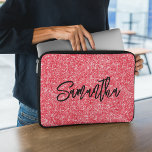 Roter Glitzer Pinselstrichname Laptopschutzhülle<br><div class="desc">Erstellen Sie Ihren eigenen hellroten Luxus-Glitzer mit Namen oder Monogramm. Passen Sie den Stil und die Größe des Schriftartes an. Es gibt andere Schriftart-Stile im System. Verschieben,  duplizieren oder löschen Sie die Imitate funkeln Grafik.</div>