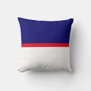 Roter Gürtel auf Marineblau und Weiß Kissen