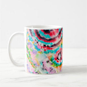 Roter Harter Grunge. Shibori-Muster. Goldene Pinse Kaffeetasse