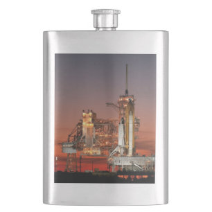 Roter Himmel beim Start der Space Shuttle Atlantis Flachmann