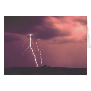 Roter Himmel mit Blitz