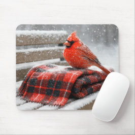 Roter Kardinal auf einer schneebedeckten karierten Mousepad
