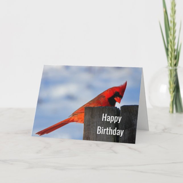 Roter Kardinal auf Holzstumpf Happy Birthday Karte (Vorderseite)