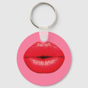 Roter Lipstick mit großen Pop-Kunstlippen auf gürt Schlüsselanhänger