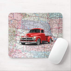 Roter LKW auf Straßenkarte Mousepad