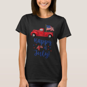 Roter LKW mit amerikanischer Fahne am 4. Juli T-Shirt