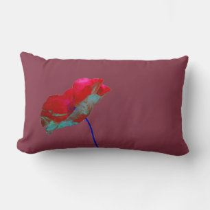 Roter Mohn auf lila Lendenkissen