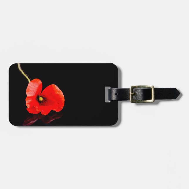 Roter Mohn aus Single auf schwarz Gepäckanhänger (Vorderseite horizontal)