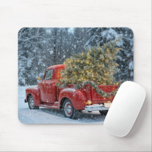 Roter Retro-LKW mit Weihnachtsbaum Mousepad
