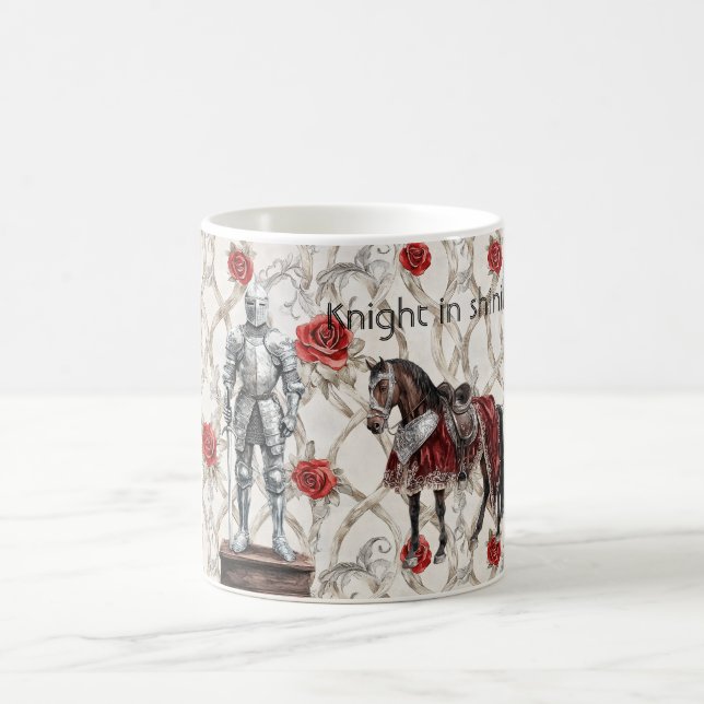 Roter Rosen Ritter in strahlender Rüstung Kaffeetasse (Mittel)