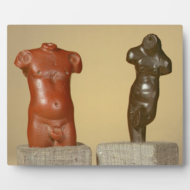 Roter Sandstein männlicher Torso und Grausandstein Fotoplatte (Vorderseite)
