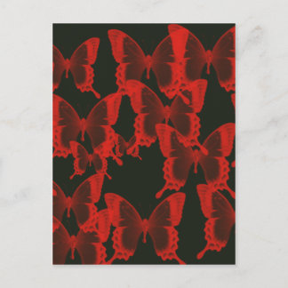 Roter Schmetterling aus dunklem Nachtlicht Postkarte