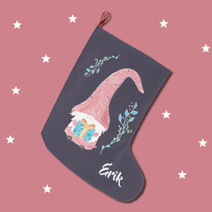 Roter schwedischer Gnome mit anwesendem Großer Weihnachtsstrumpf