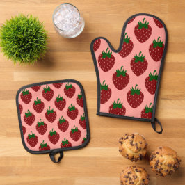 Roter Sommer Erdbeeren auf weichrosa Ofenhandschuh & Topflappen-Set