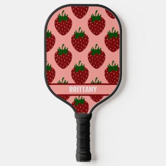 Roter Sommer Erdbeeren auf weichrosa Pickleball Schläger