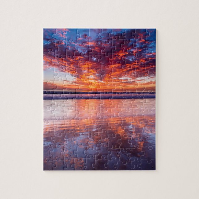 Roter Sonnenuntergang über dem Meer, Kalifornien (Vertikal)
