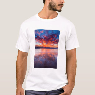 Roter Sonnenuntergang über dem Meer, Kalifornien T-Shirt
