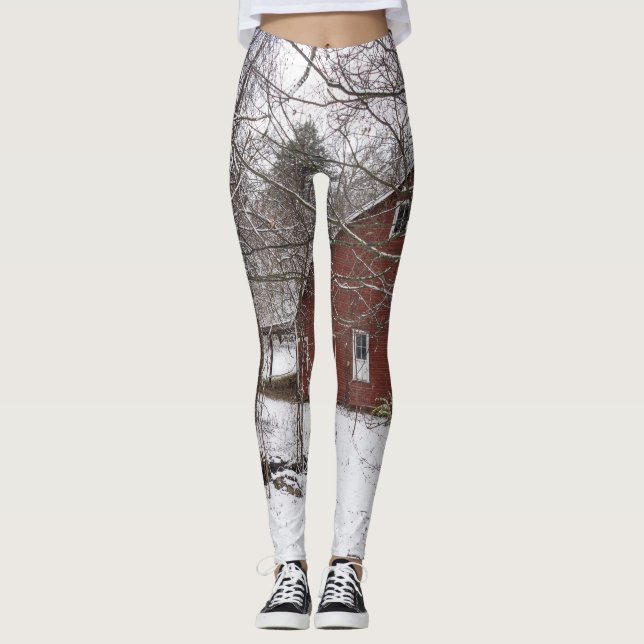 Roter Stall im Schnee Leggings (Vorderseite)